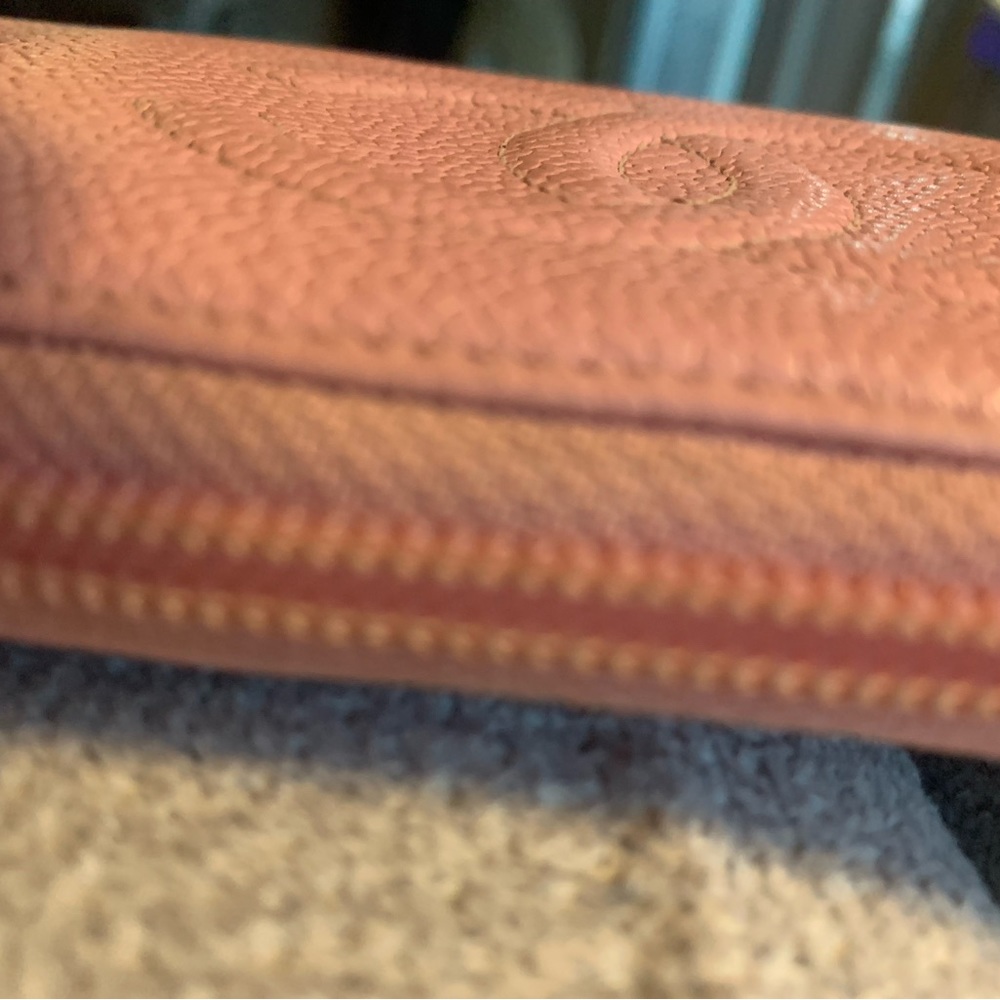 Pre owned light pink  Chanel zip wallet.  Great condition - Picture 2 of 11
